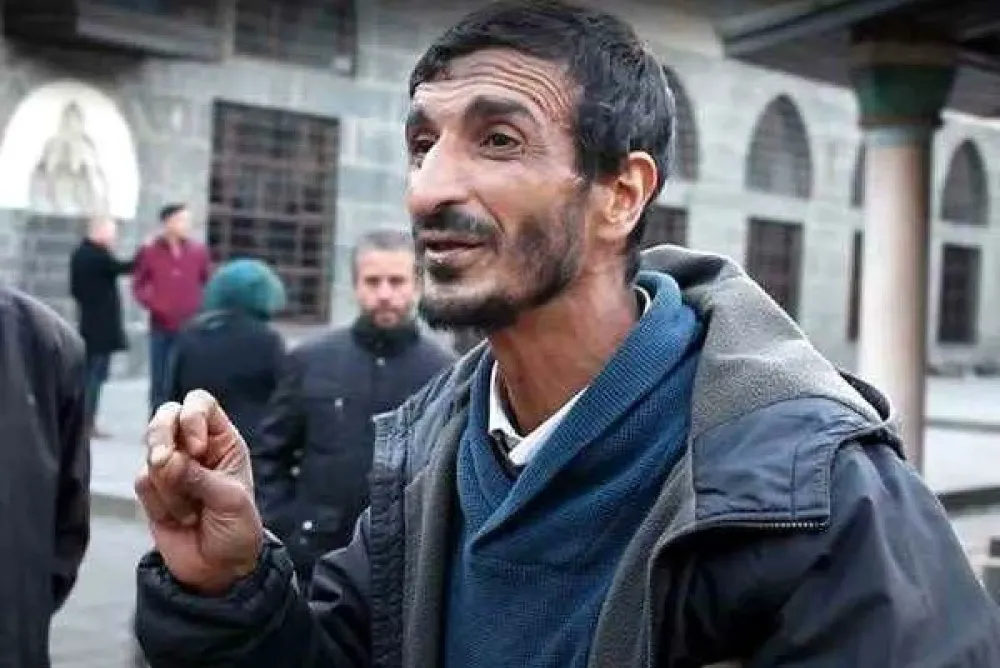 Diyarbakır Ulu Camii avlusu müdavimlerinde Ramazan Pişkin’in İstanbul’da uğradığı bıçaklı saldırıda öldürüldüğü öğrenildi.