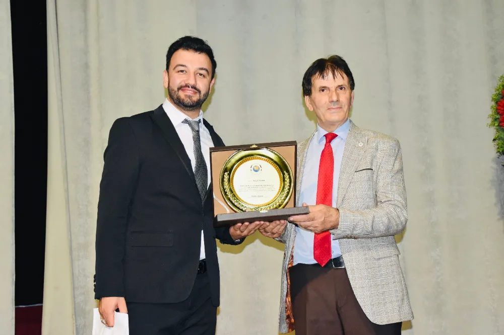 K21 Haber Köşe Yazarı Yalçın Sevim Yılın En Başarılı Şairi Seçildi 