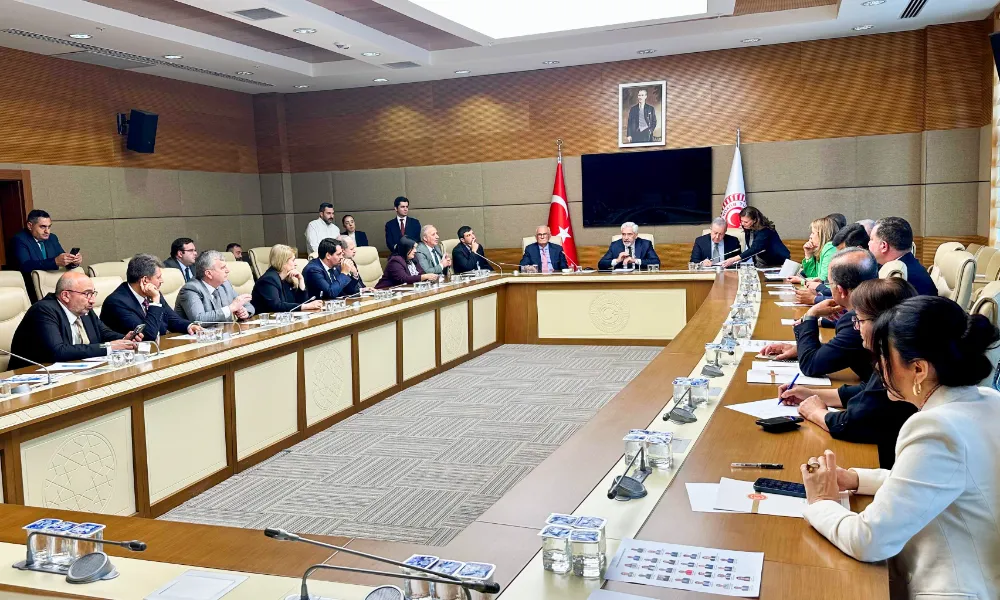 Bölgesel Barış Elçisi Galip Ensarioğlu, Tekrardan TBMM Çevre Komisyonu Başkanı Seçildi